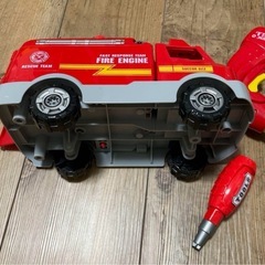 光りながら音が鳴る　消防車　組み立ての画像