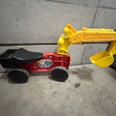 アンパンマン　ショベルカー　乗用玩具　足けり　