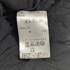 黒トップスの画像