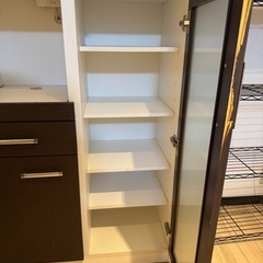 【お譲り先決定しました】食器棚の画像