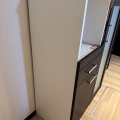 【お譲り先決定しました】食器棚の画像