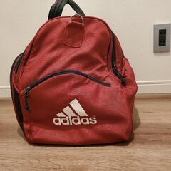 adidasのバックの画像