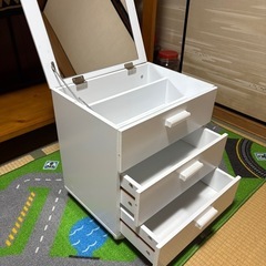 木製メイクボックス鏡付き　キャスター付きの画像