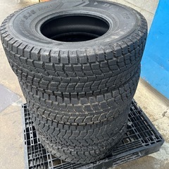 中古タイヤ　31x10.50R15LT 