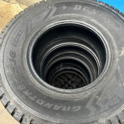 中古タイヤ　31x10.50R15LT 