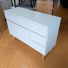 未使用訳あり 幅110　脚付きリビングキャビネット　天然木脚 収...