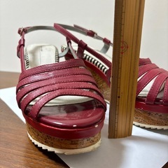 cinnamon noble シナモンノーブル サンダル　赤の画像