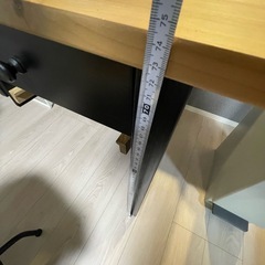 直接引き取り、3月まで！IKEAの学習机(組み立てにミスあり)の画像