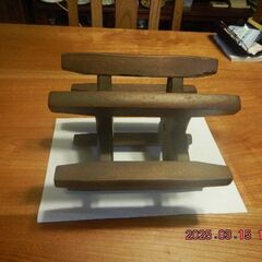 糸巻車です。痛み、がたつきはありません。こげ茶色に塗装しています。の画像