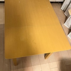 折りたたみ机の画像
