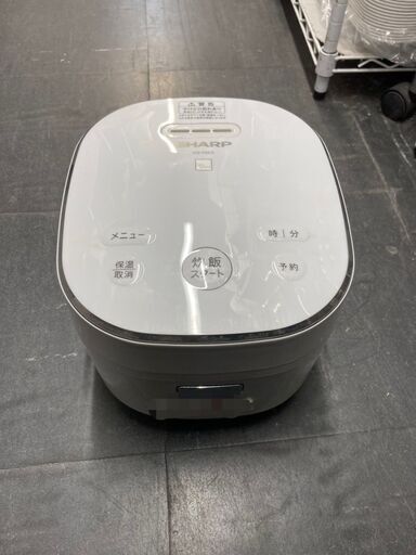 ☆中古￥6,800！SHARP　3合ジャー炊飯器　家電　2022年製　KS-F5E8-KW型　【BC048】