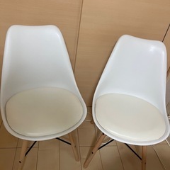 ニトリのイスとテーブルの画像
