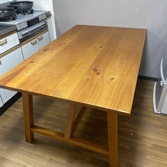 【ニトリ製】ダイニングテーブル　天然木　4人用　ラッカー塗装　