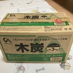 木炭3kg×2箱（一箱は半分使用済）の画像