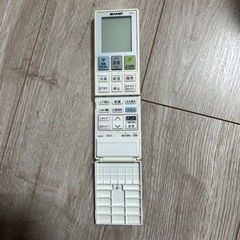 SHARP エアコンリモコンの画像