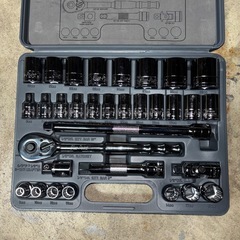 　未使用　Blue-Point by Snap-on ラチェットレンチ ドライバー ソケット 工具セット 32点 1/2" (12.7mm SQ) BLPATSM1232の画像