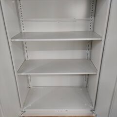 4月 売約済IS 鍵付きキャビネット 観音開き ロッカー 書庫 書棚 書類庫 オフィス家具 事務用品 25c菊TK①の画像