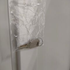 4月 売約済IS 鍵付きキャビネット 観音開き ロッカー 書庫 書棚 書類庫 オフィス家具 事務用品 25c菊TK①の画像
