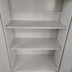 4月 売約済IS 鍵付きキャビネット 観音開き ロッカー 書庫 書棚 書類庫 オフィス家具 事務用品 25c菊TK②の画像