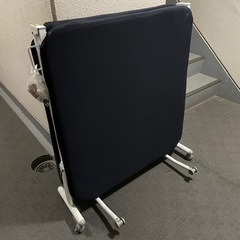 折りたたみベッドの画像