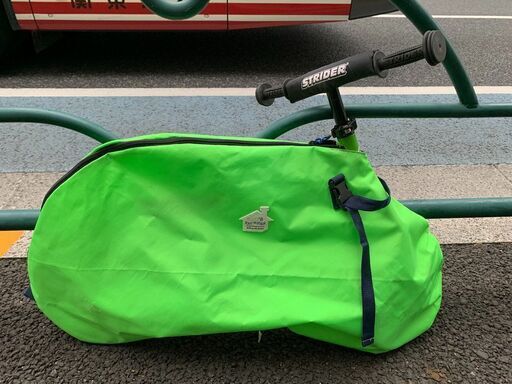 STRIDER スポーツモデルグリーン 12インチ　バッグ付き STRIDER 12 ストライダー スポーツモデル グリーン 卸売 袋付き