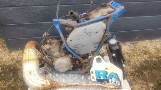 ｽｽﾞｷ　RA125　2st　部品取り　ｴﾝｼﾞﾝその他ﾊﾟｰﾂです。　画像で判断してください。