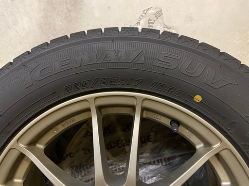 【美品】スタッドレス　225/65R17