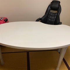 椅子、テーブルの画像