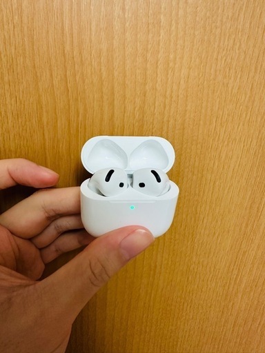 【値下げしました・新品に近い】Apple AirPods第4世代　ノイズキャンセリング搭載モデル