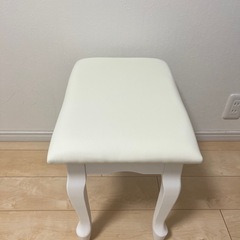 ホワイト猫足 スツール 椅子の画像