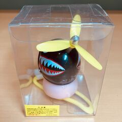 自転車ハンドル用アクセサリー・プロペラつきブタ（黒サメヘル）の画像