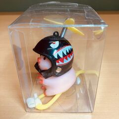 自転車ハンドル用アクセサリー・プロペラつきブタ（黒サメヘル）の画像