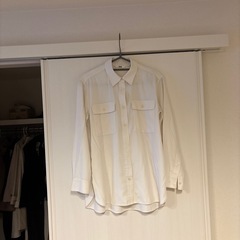 白色　ブラウス