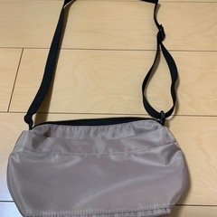 ナイロンショルダーバッグ
