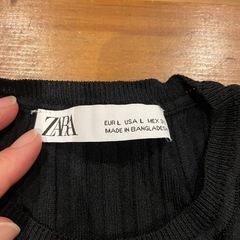 ZARA ブラック フリル付きノースリーブ Lの画像