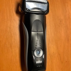 ブラウン　7840s-p シリーズ7 電気シェーバー　洗浄機付きの画像