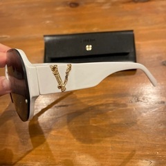 SHEIN ホワイトフレーム サングラスの画像