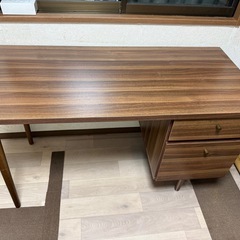 テーブル　デスク　机の画像