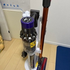★ 【安い】ダイソンDyson Cyclone V10 Fluffy SV12 専用dockありの画像
