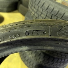 235/35R19バリ溝 1本のみ 値段交渉OKです