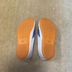 体育館シューズ18.5cmの画像