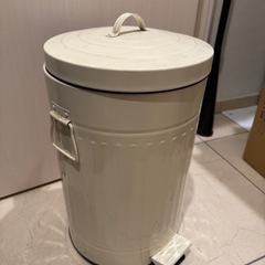 ゴミ箱　ごみ箱　ペダル式