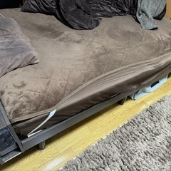 ベッドとマットレスセットの画像