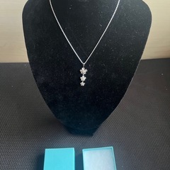 シルバーネックレス フラワーモチーフ 3連 華奢 上品