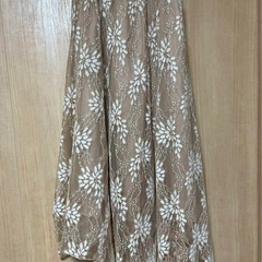 ベージュ　花柄　スカート