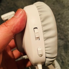JBL QUANTUM 100 ゲーミング　ヘッドホンの画像