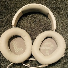 JBL QUANTUM 100 ゲーミング　ヘッドホンの画像
