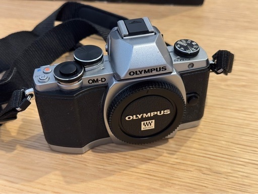 ミラーレス一眼 OLYMPUS OM-D E-M10