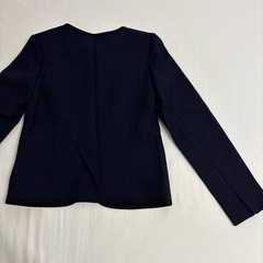 ru/ネイビー ノーカラージャケットの画像