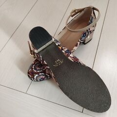 未使用のパンプスの画像